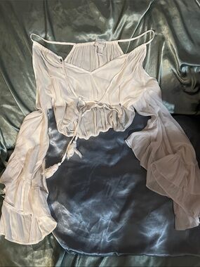 FOREVER 21 white Chiffon Ruffle Long-Sleeve Crop Blouse